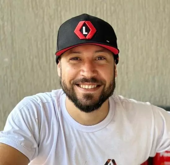 Léo Paintter e equipe desejam um feliz Natal e um Ano Novo cheio de realizações!